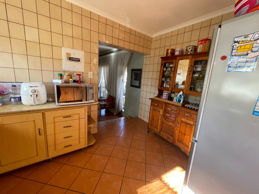 5 Bedroom Property for Sale in Witpoortjie Gauteng