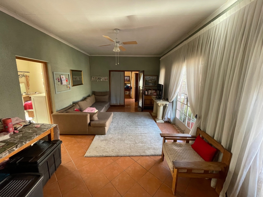 5 Bedroom Property for Sale in Witpoortjie Gauteng
