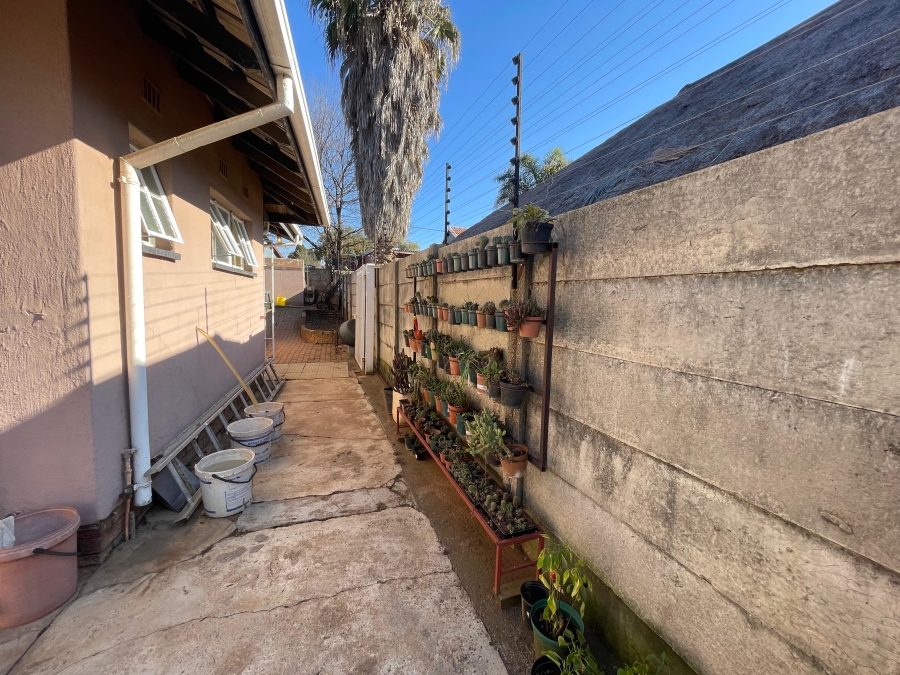 5 Bedroom Property for Sale in Witpoortjie Gauteng