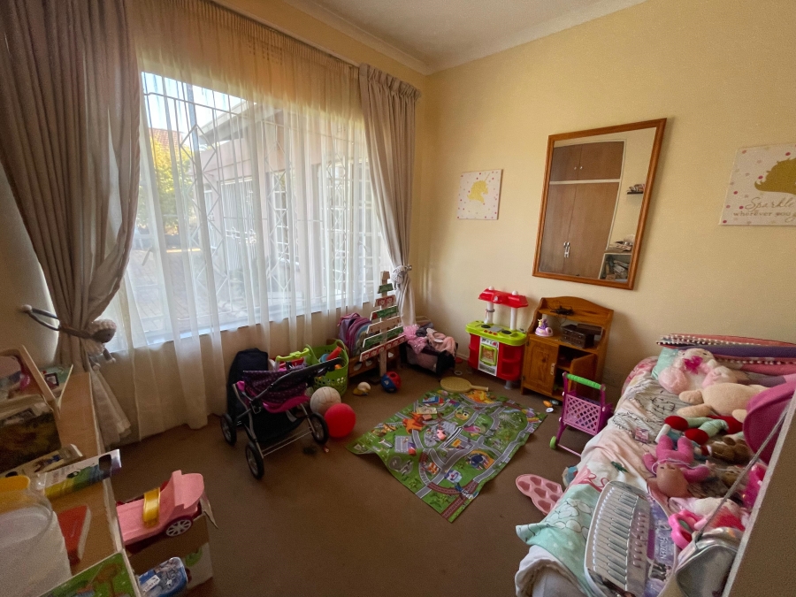 5 Bedroom Property for Sale in Witpoortjie Gauteng