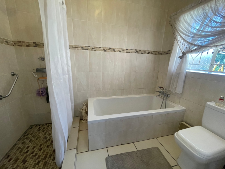 5 Bedroom Property for Sale in Witpoortjie Gauteng
