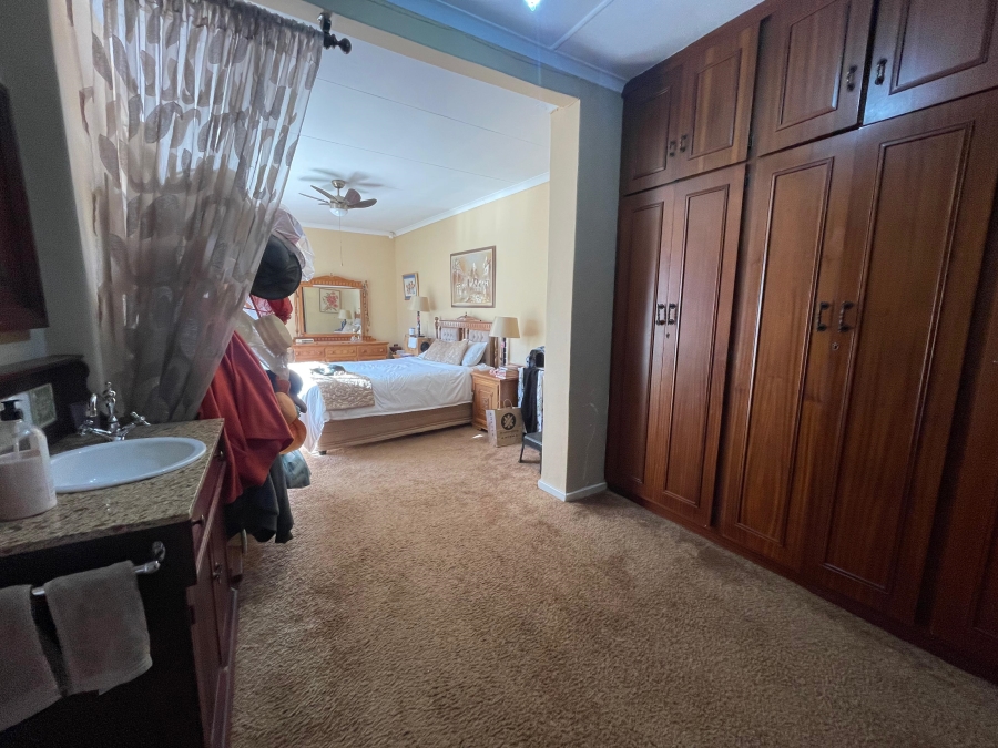 5 Bedroom Property for Sale in Witpoortjie Gauteng