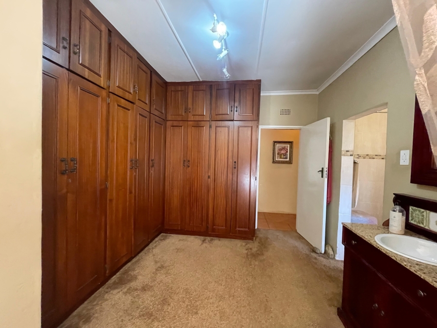 5 Bedroom Property for Sale in Witpoortjie Gauteng