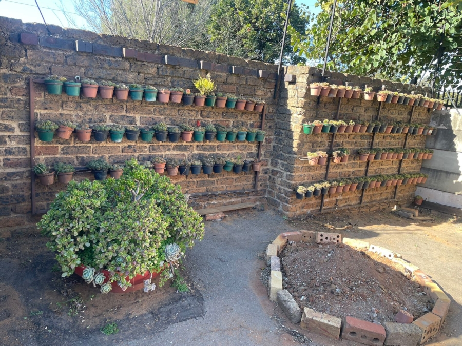 5 Bedroom Property for Sale in Witpoortjie Gauteng