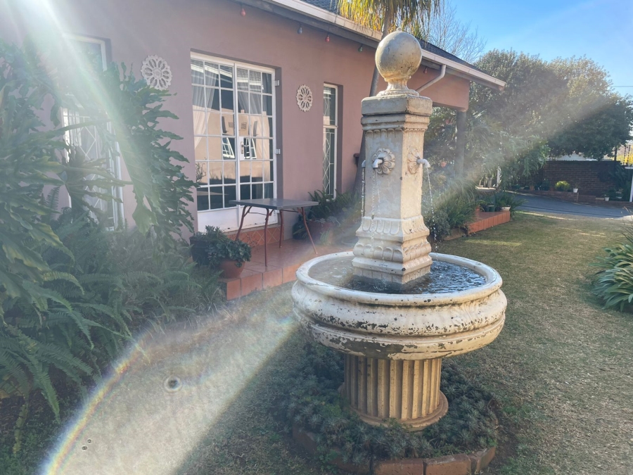 5 Bedroom Property for Sale in Witpoortjie Gauteng