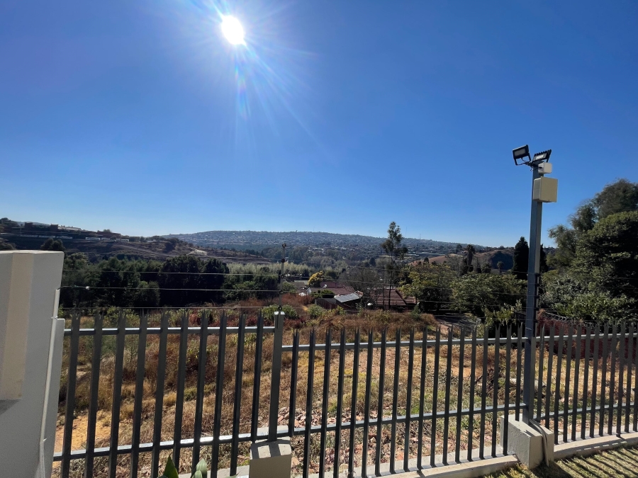 3 Bedroom Property for Sale in Roodekrans Gauteng
