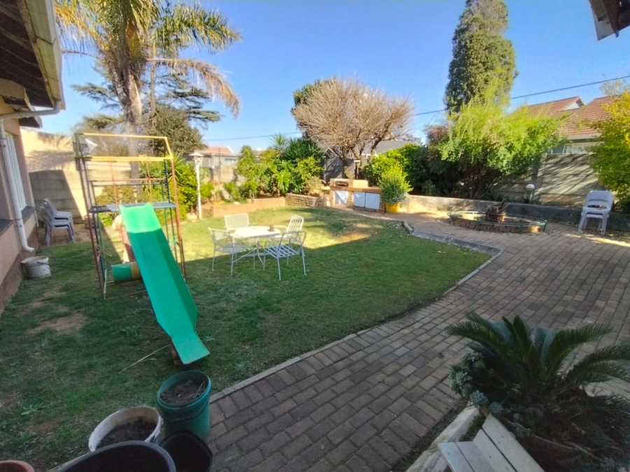 5 Bedroom Property for Sale in Witpoortjie Gauteng