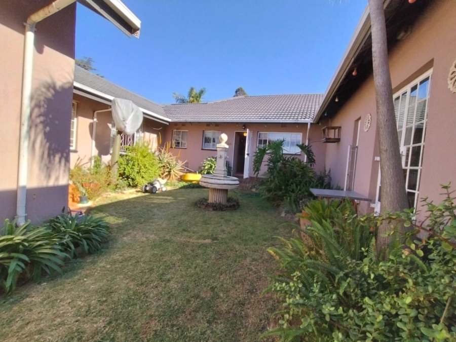5 Bedroom Property for Sale in Witpoortjie Gauteng