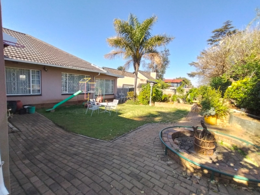 5 Bedroom Property for Sale in Witpoortjie Gauteng