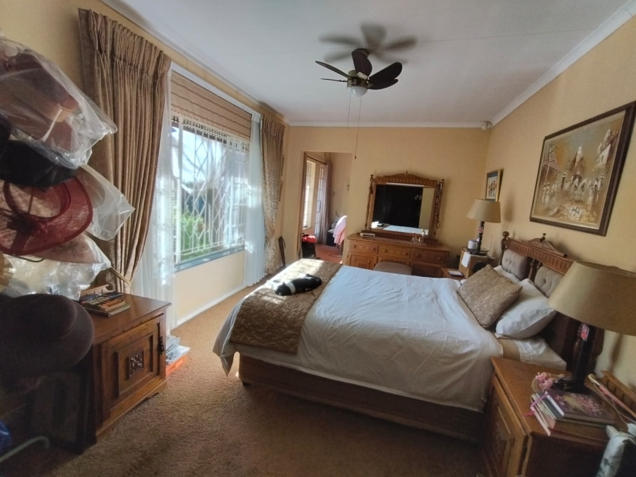 5 Bedroom Property for Sale in Witpoortjie Gauteng