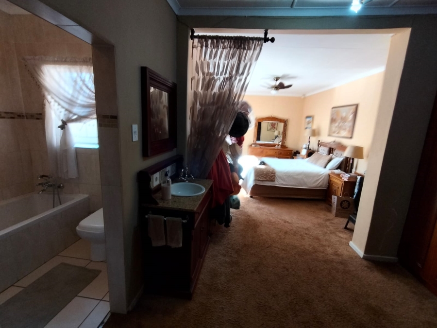 5 Bedroom Property for Sale in Witpoortjie Gauteng