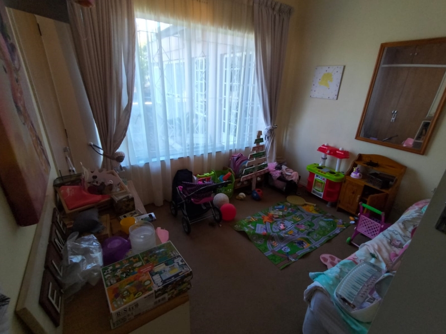 5 Bedroom Property for Sale in Witpoortjie Gauteng
