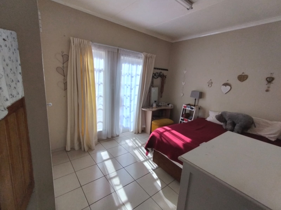 5 Bedroom Property for Sale in Witpoortjie Gauteng