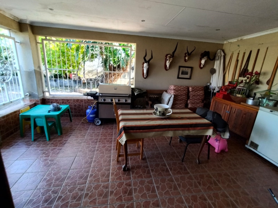 5 Bedroom Property for Sale in Witpoortjie Gauteng