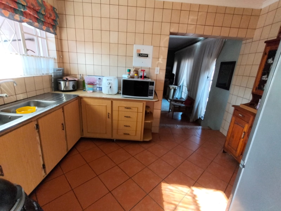5 Bedroom Property for Sale in Witpoortjie Gauteng