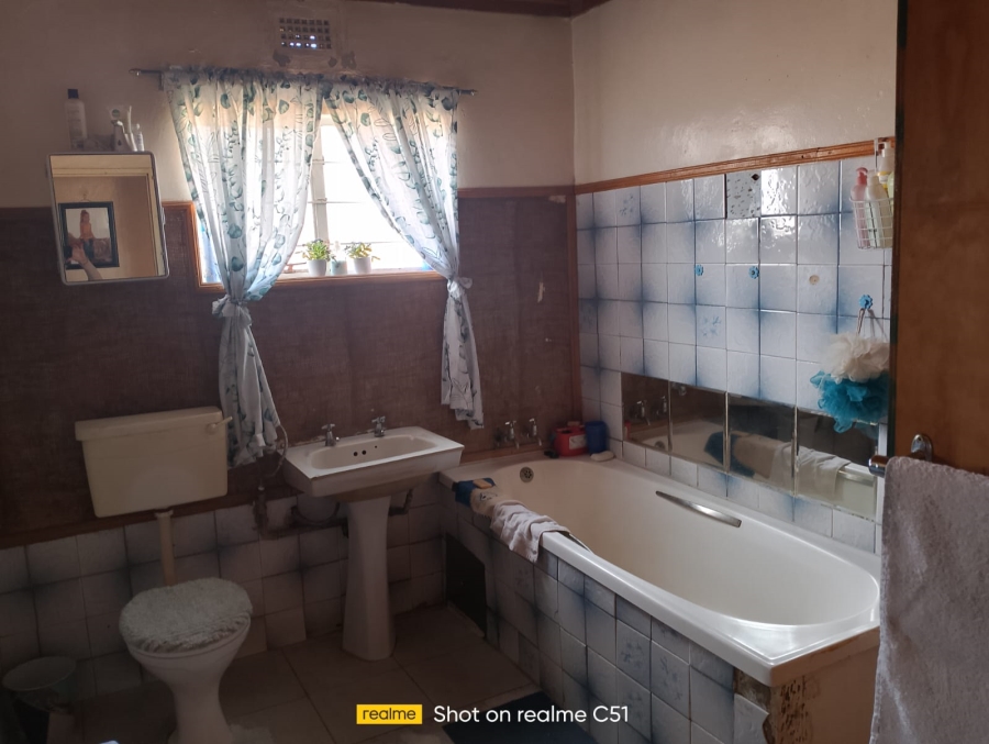 6 Bedroom Property for Sale in Kaydale Gauteng