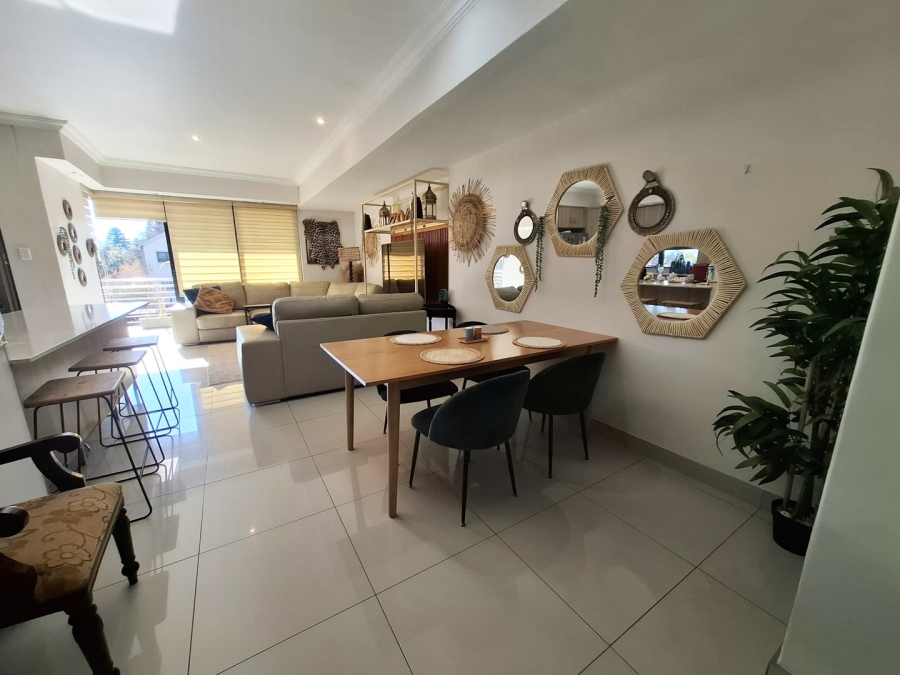To Let 2 Bedroom Property for Rent in Saxonwold Gauteng