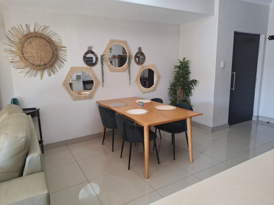 To Let 2 Bedroom Property for Rent in Saxonwold Gauteng