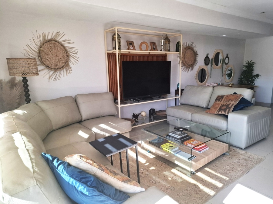 To Let 2 Bedroom Property for Rent in Saxonwold Gauteng