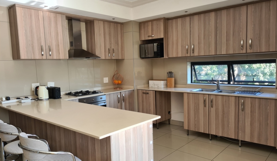 To Let 2 Bedroom Property for Rent in Saxonwold Gauteng