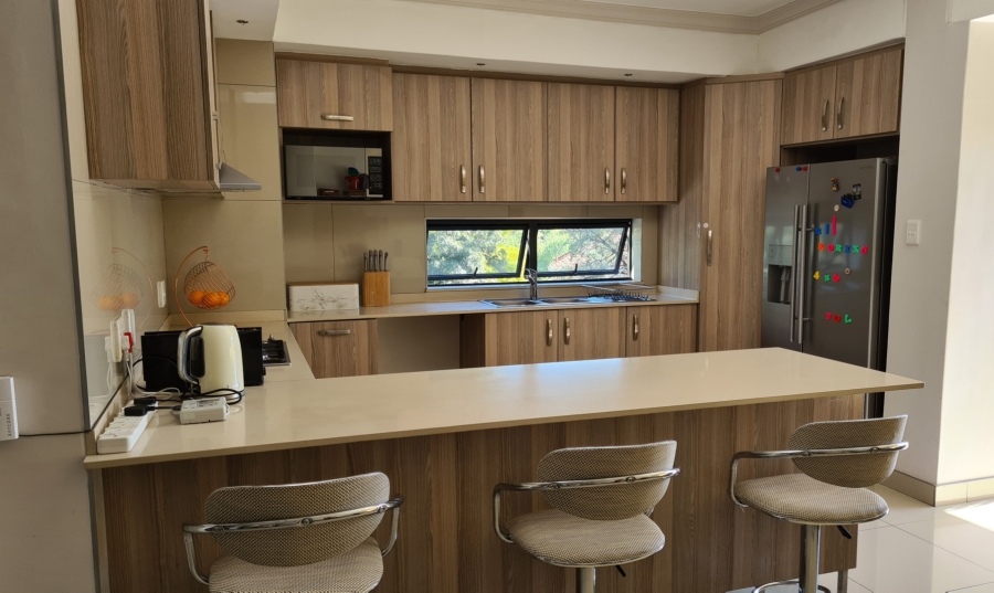To Let 2 Bedroom Property for Rent in Saxonwold Gauteng