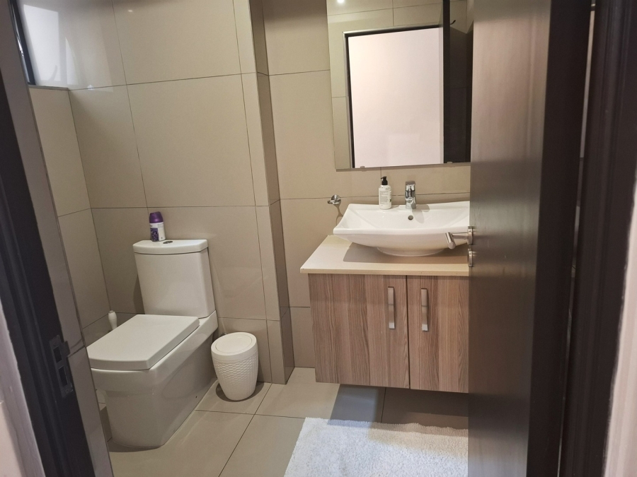 To Let 2 Bedroom Property for Rent in Saxonwold Gauteng