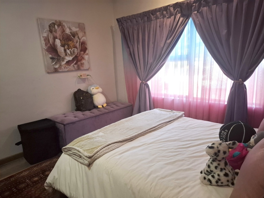 To Let 2 Bedroom Property for Rent in Saxonwold Gauteng