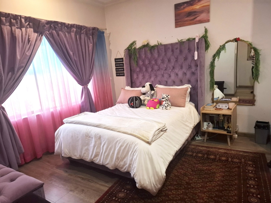 To Let 2 Bedroom Property for Rent in Saxonwold Gauteng