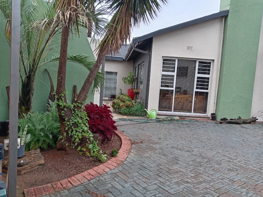 To Let 4 Bedroom Property for Rent in Birchleigh Gauteng
