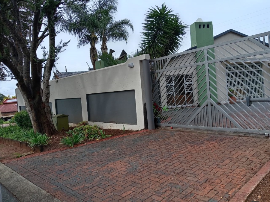 To Let 4 Bedroom Property for Rent in Birchleigh Gauteng