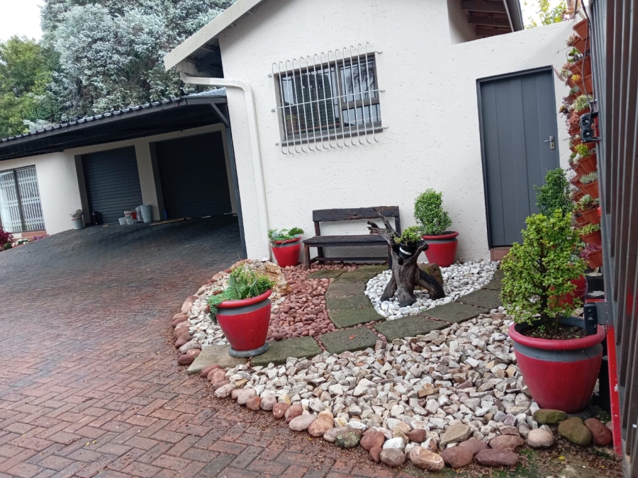 To Let 4 Bedroom Property for Rent in Birchleigh Gauteng