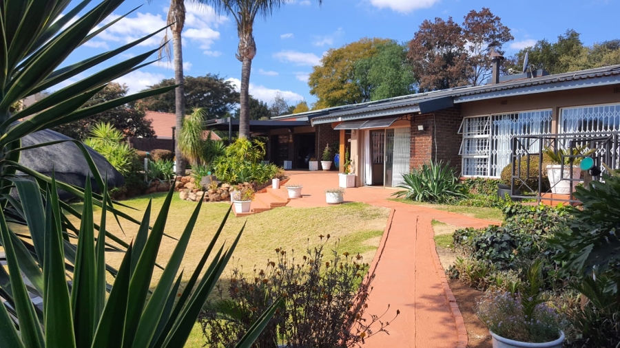 4 Bedroom Property for Sale in Rant En Dal Gauteng