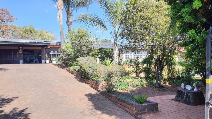 4 Bedroom Property for Sale in Rant En Dal Gauteng