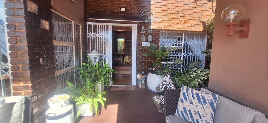 4 Bedroom Property for Sale in Rant En Dal Gauteng