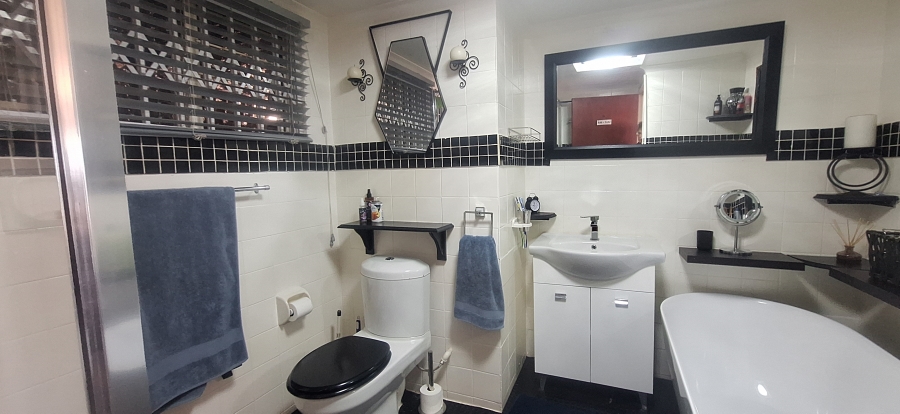4 Bedroom Property for Sale in Rant En Dal Gauteng