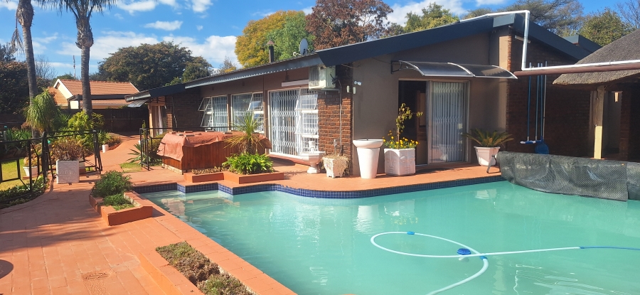 4 Bedroom Property for Sale in Rant En Dal Gauteng