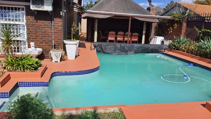 4 Bedroom Property for Sale in Rant En Dal Gauteng