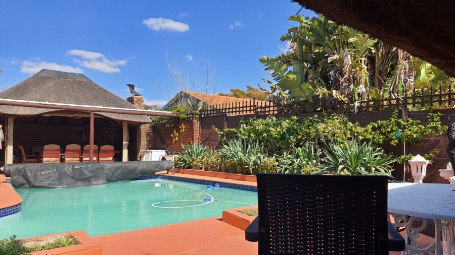 4 Bedroom Property for Sale in Rant En Dal Gauteng