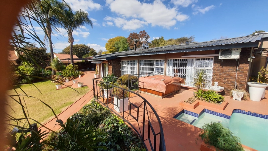4 Bedroom Property for Sale in Rant En Dal Gauteng
