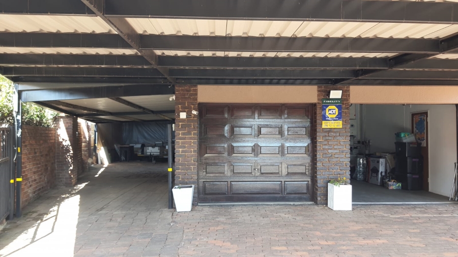 4 Bedroom Property for Sale in Rant En Dal Gauteng