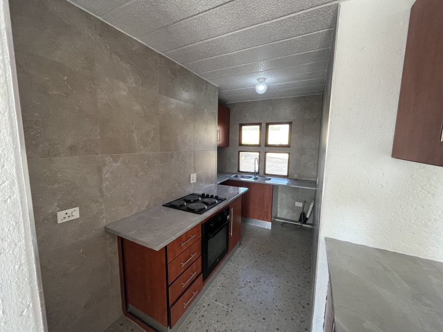 To Let 2 Bedroom Property for Rent in Helderkruin Gauteng