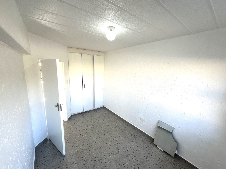 To Let 2 Bedroom Property for Rent in Helderkruin Gauteng