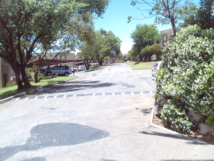 To Let 2 Bedroom Property for Rent in Helderkruin Gauteng