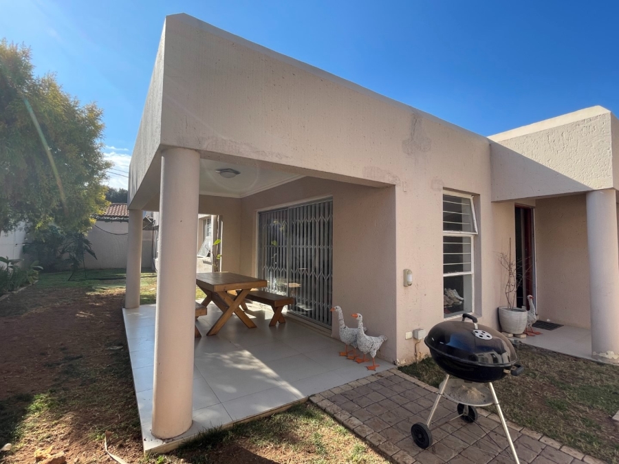 To Let 3 Bedroom Property for Rent in Bryanston Gauteng