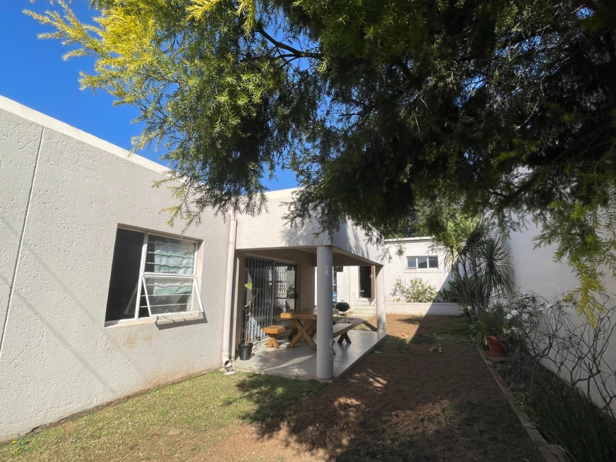 To Let 3 Bedroom Property for Rent in Bryanston Gauteng
