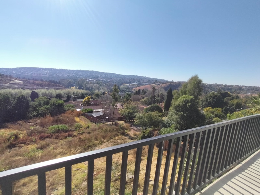 4 Bedroom Property for Sale in Roodekrans Gauteng