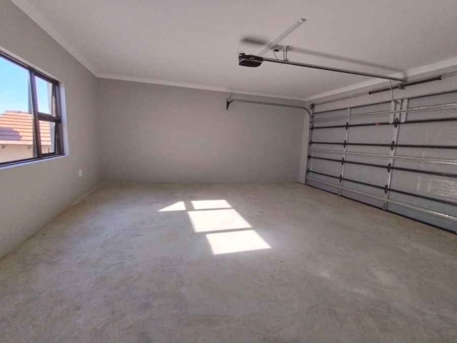 4 Bedroom Property for Sale in Roodekrans Gauteng