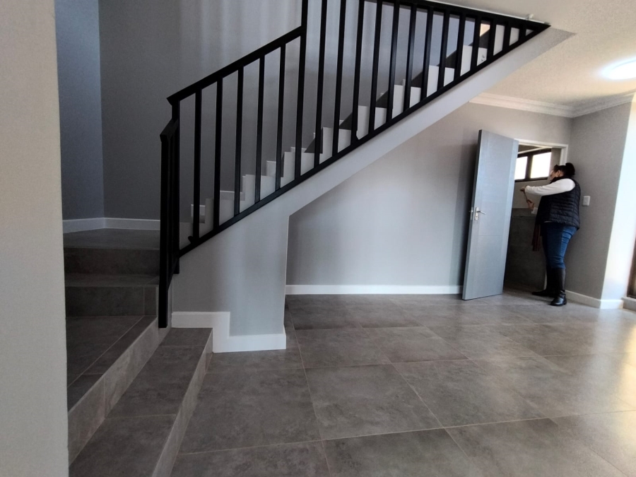 4 Bedroom Property for Sale in Roodekrans Gauteng