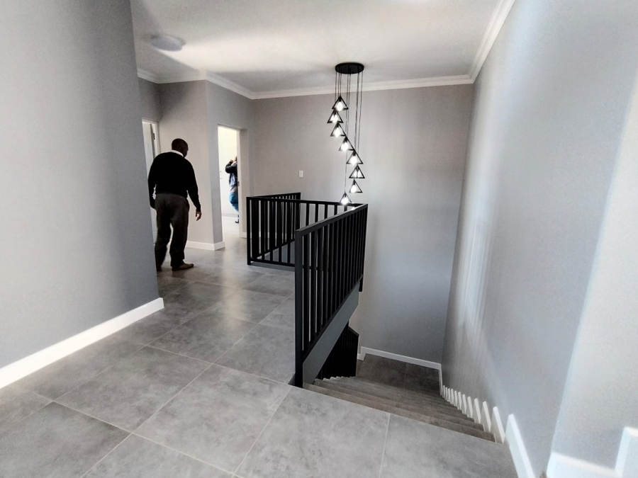 4 Bedroom Property for Sale in Roodekrans Gauteng