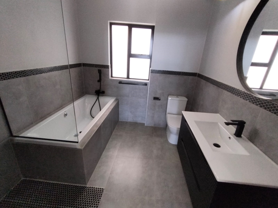 4 Bedroom Property for Sale in Roodekrans Gauteng